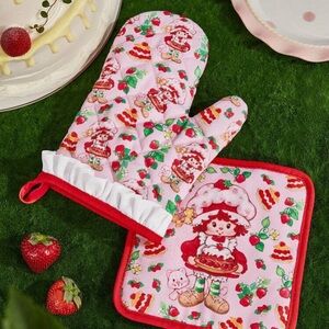 Strawberry Shortcake kitchen pot holders set